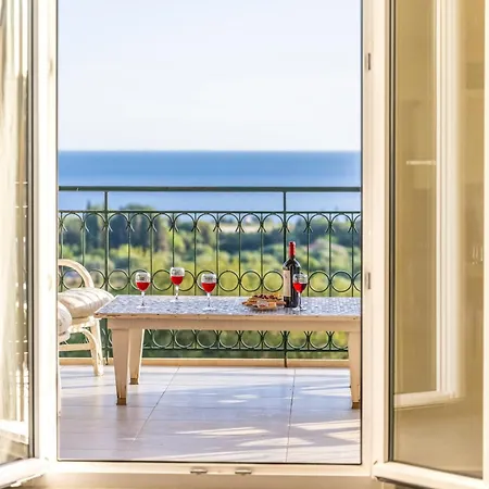 Liogerma Art Deco - 5 Min Drive To Lassi סבורונטה